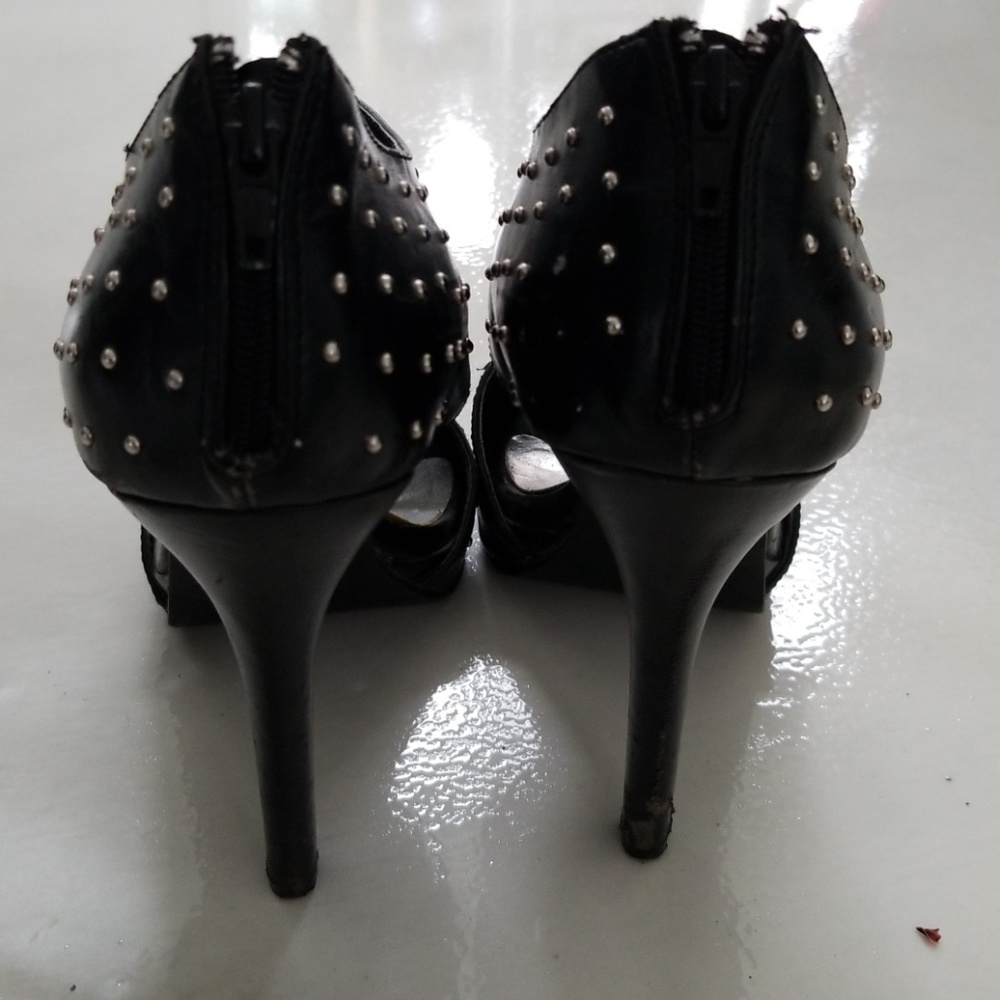 Shoes - Picture 3 of 4